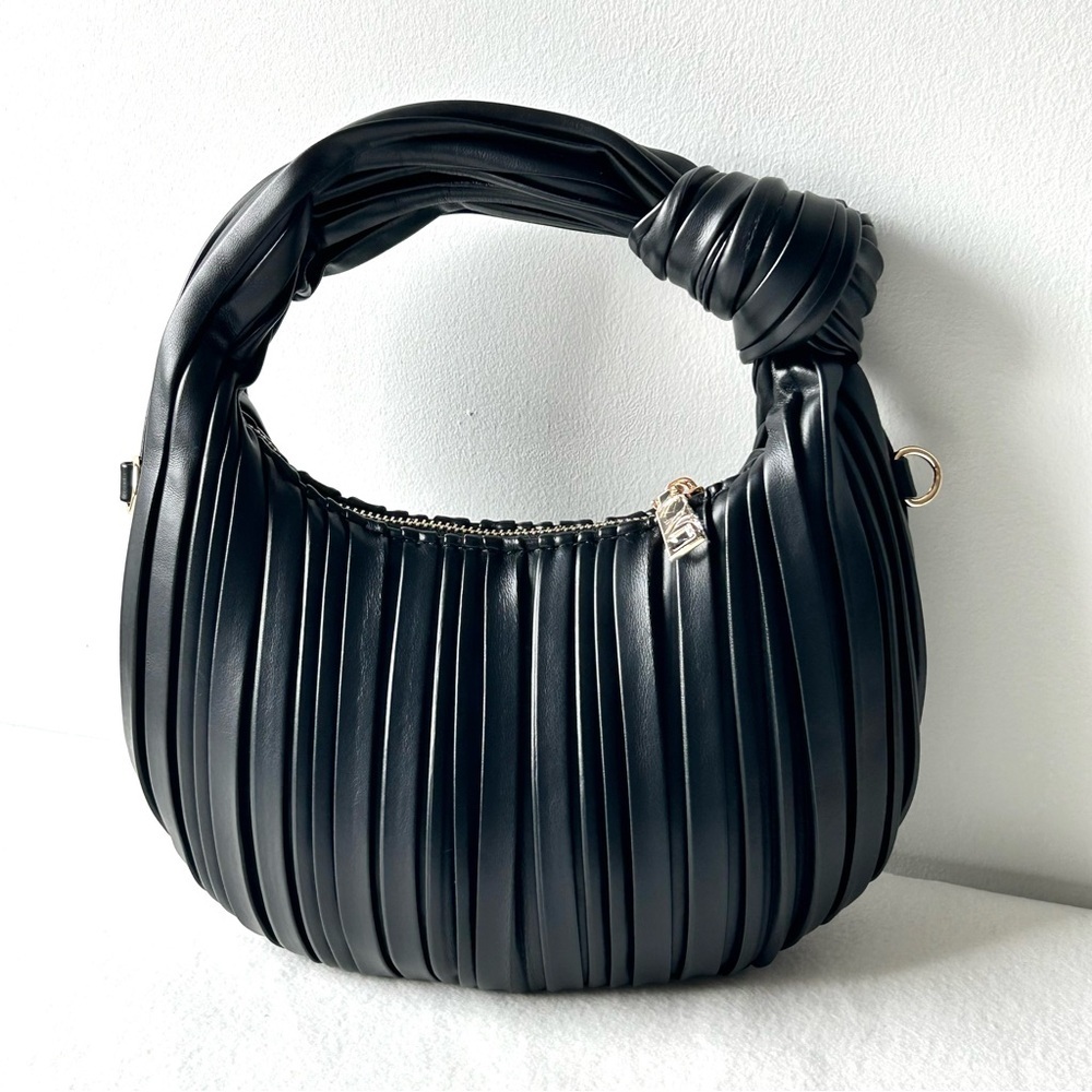 Urban Expressions Fawna Pleated black bag - Picture 3 of 8